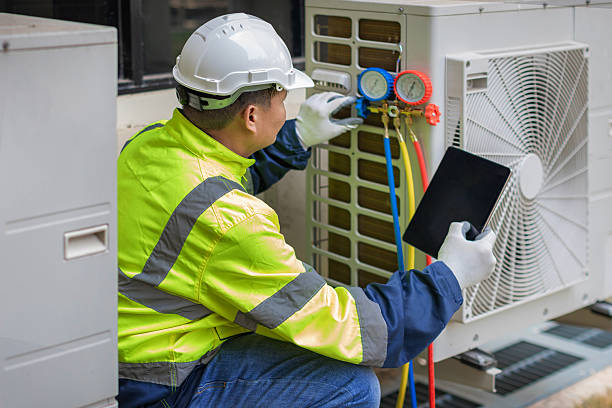 Professional Hvac technician working in Raymond, WA
